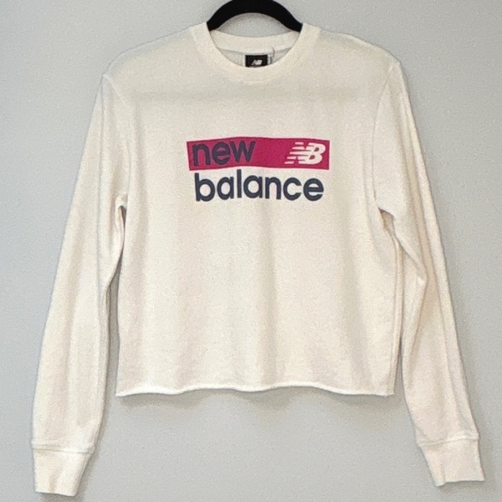 New Balance Graphic Logo Cropped Long Sleeve Sweatshirt Womens S